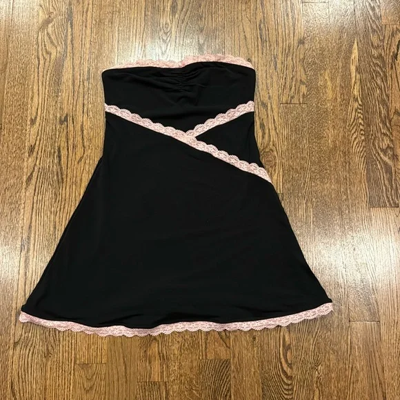 Tiger Mist | Dresses | Tiger Mist Ochre Black Strapless Mini Dress With Pink  Lace Trim Size Small | Poshmark